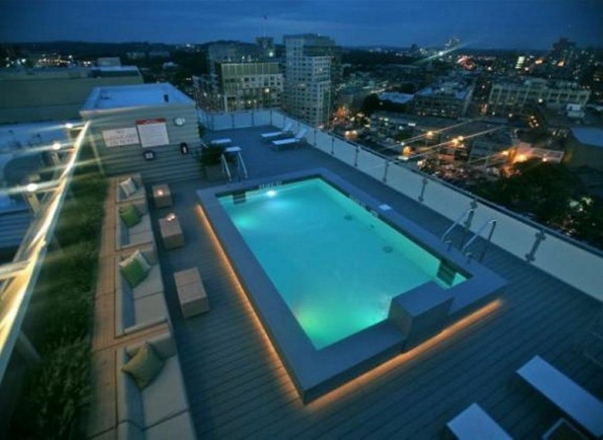 Global Luxury Suites At Kenmore Square Boston Bagian luar foto