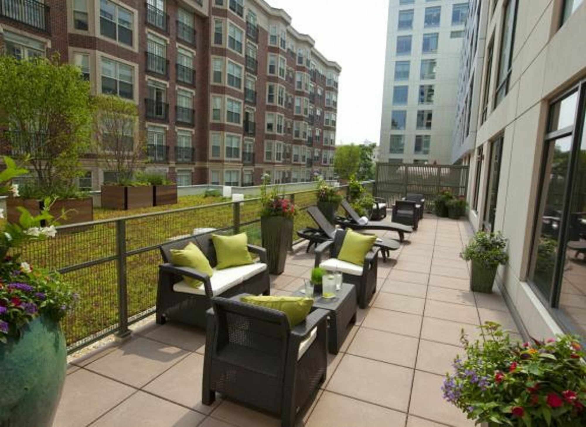 Global Luxury Suites At Kenmore Square Boston Bagian luar foto
